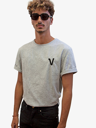 Vonberg Bryant Heritage Tee in Grey Color V motif embroidery